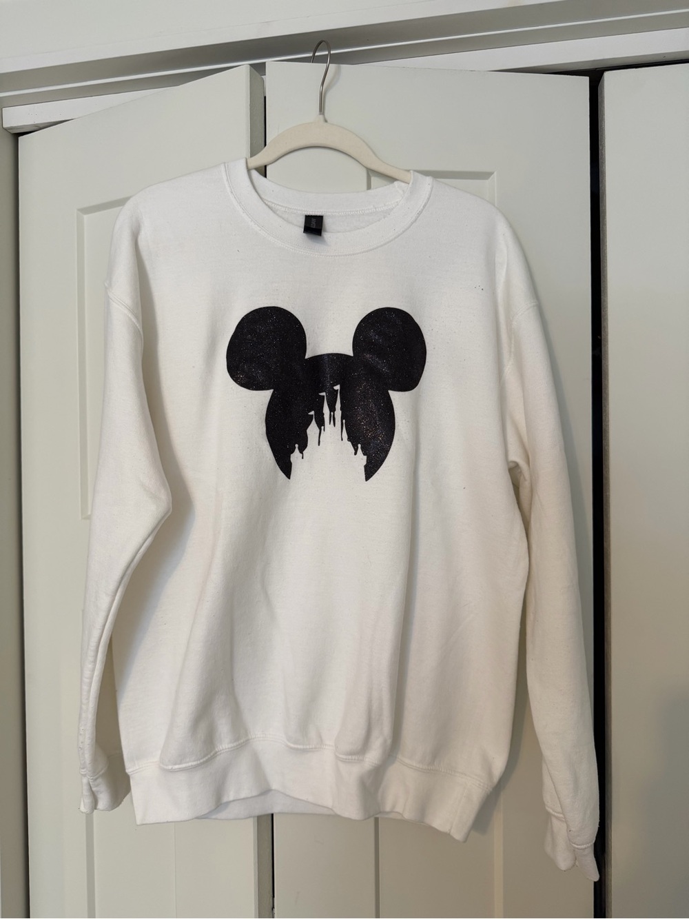 Gildan White Sweatshirt with Black Glitter Mickey Castle Graphic